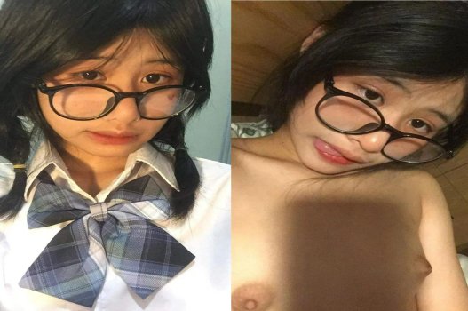 Sex nữ sinh đeo kính thể hiện độ dâm